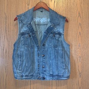 Outback Trading Co. Denim vest with floral embroidery. Medium